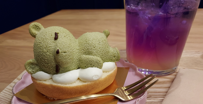 Best cafes in Tokyo. Matcha bear cake and pea lemonade from Luna Cafe in Japan.