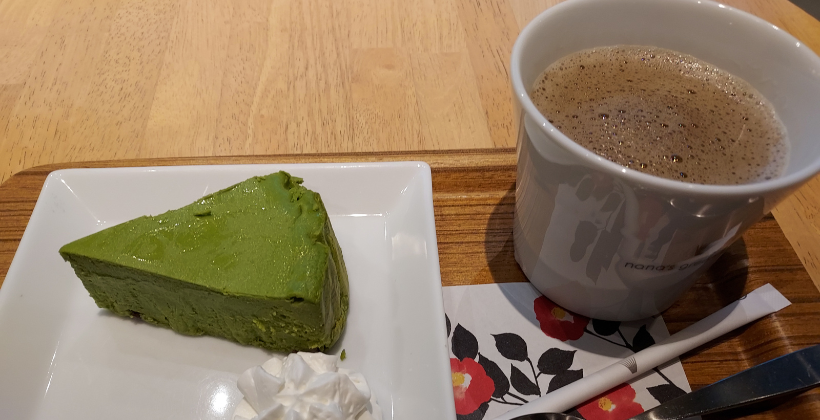 matcha cheesecake and hot houjicha tea from nana's green tea in Kyoto, Japan