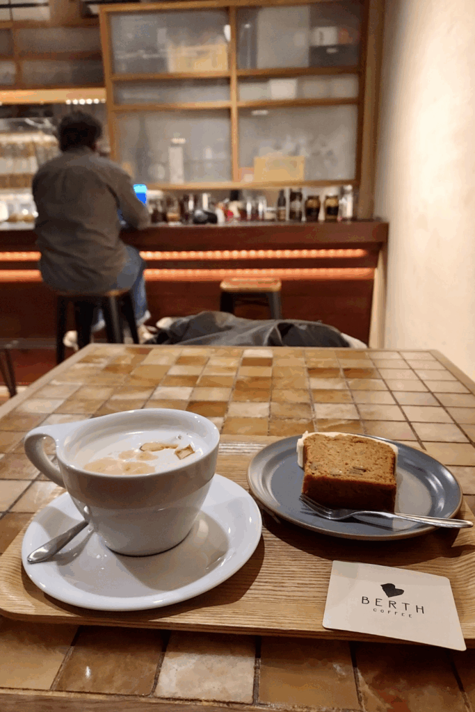 BERTH Coffee Tokyo: apple latte and carrot cake