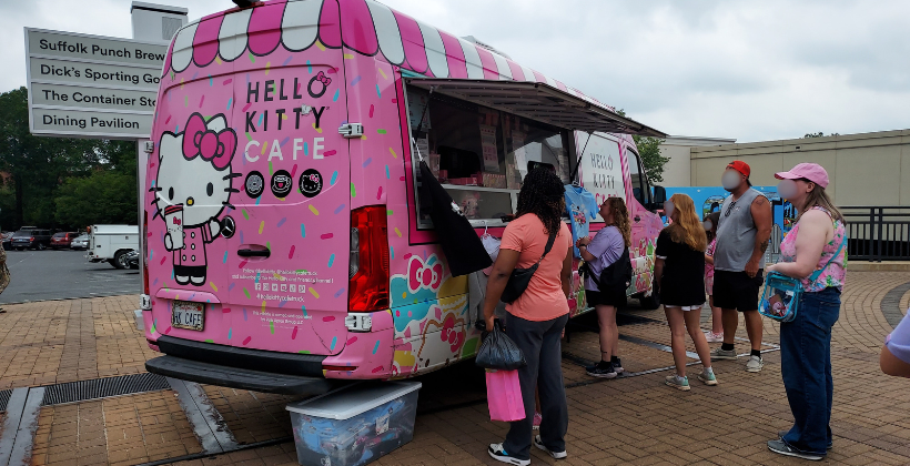 hello kitty pop up cafe